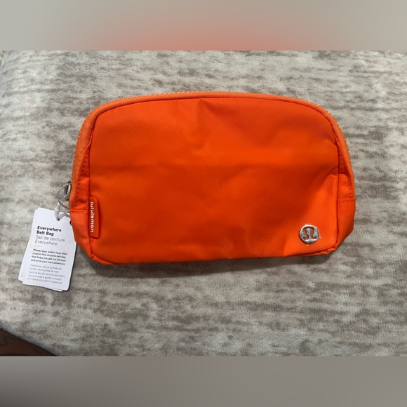 Lululemon Everywhere Belt Bag in Orange  1L - Picture 1 of 3